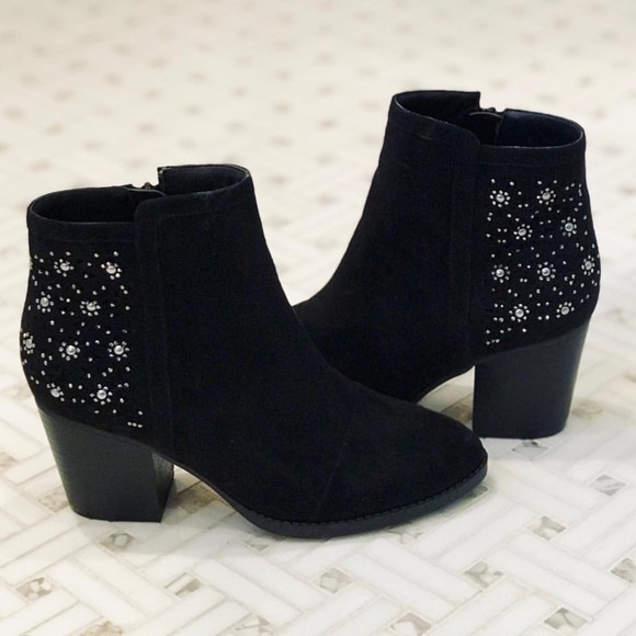 Boutique Shoes - Black Rhinestone Detail Block Heel Ankle Boots
